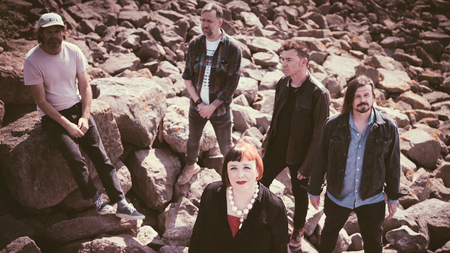 Britanskim shoegaze veteranom niti po dobrih tridesetih letih ni zmanjkalo ustvarjalnega zagona.