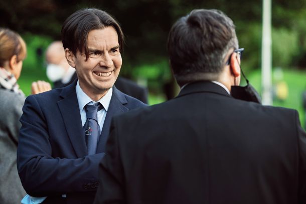 Uroš Urbanija, v času tretje Janševe vlade direktor Ukoma (Vladnega urada za komuniciranje), kasneje pa tudi direktor TV Slovenija