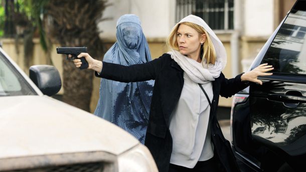 Brezmejne serije so najbriljantnejša forma za pripovedovanje o brezmejnih ženskah; to je dokazala tudi Domovina (2011–2020) z bipolarno agentko Cie (Claire Danes) v glavni vlogi.