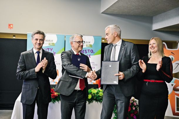 Robert Golob, Matjaž Han in Saša Arsenovič ob podpisu pogodbe o sofinanciranju Olimpijskega festivala evropske mladine 