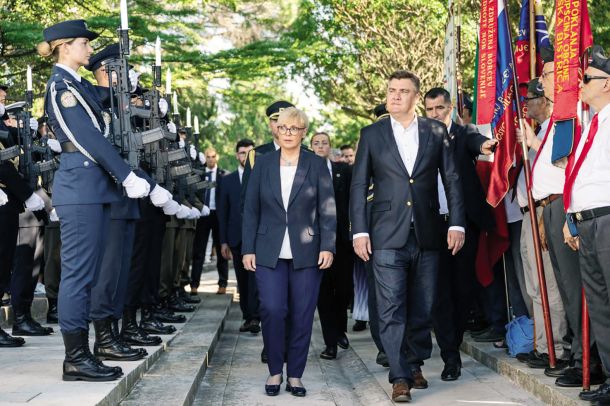 Predsednica republike Nataša Pirc Musar in hrvaški predsednik Zoran Milanović sta se skupaj udeležila slovesnosti ob 80. obletnici osvoboditve italijanskega koncentracijskega taborišča Kampor na otoku Rab. Italijanskega predsednika ni bilo