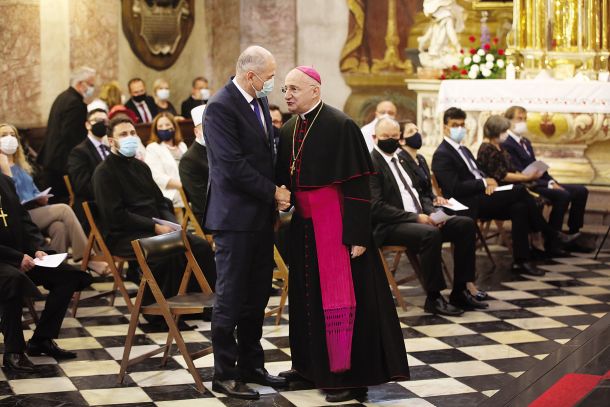Janez Janša je na zadnji seji vlade katoliški cerkvi omogočil 100 odstotno financiranje prispevkov za socialno varnost verskih uslužbencev