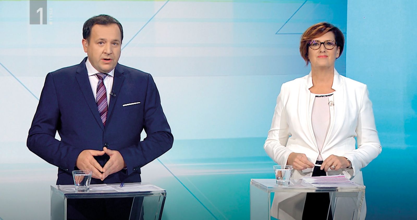Voditelja prve prenovljene oddaje Arena, Jan Novak in Elen Batista Štader