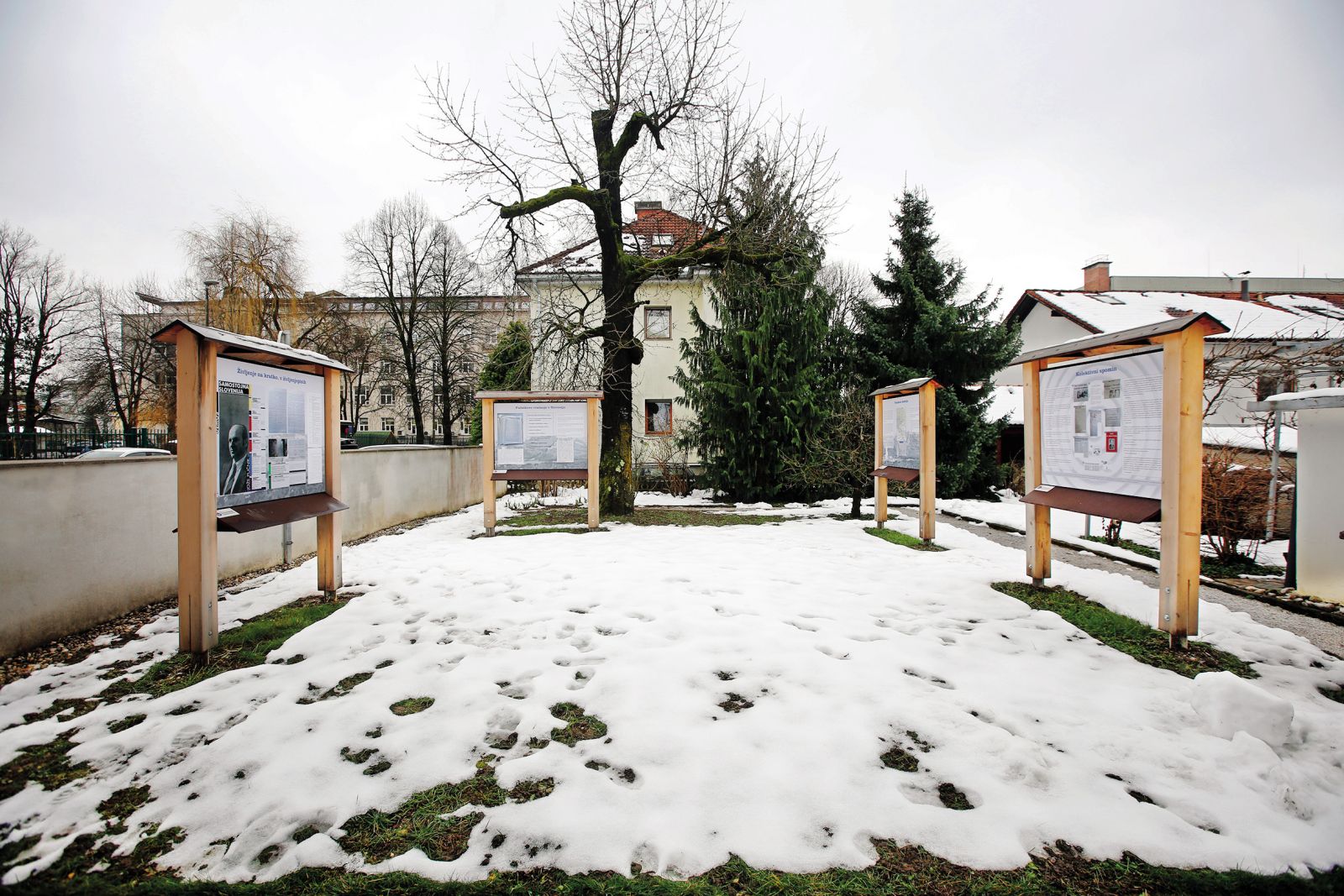 Razstava »Jože Pučnik v spominu sodobnikov in zgodovinskem spominu«, ki jo je pripravil Muzej slovenske osamosvojitve. Na vrtu so postavljeni štirje informacijski panoji.  