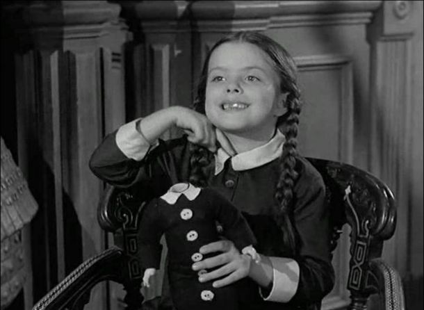 Lisa Loring je v izvirni televizijski seriji Addamsovi v 60. letih minulega stoletja odigrala otroški lik Wednesday Addams.