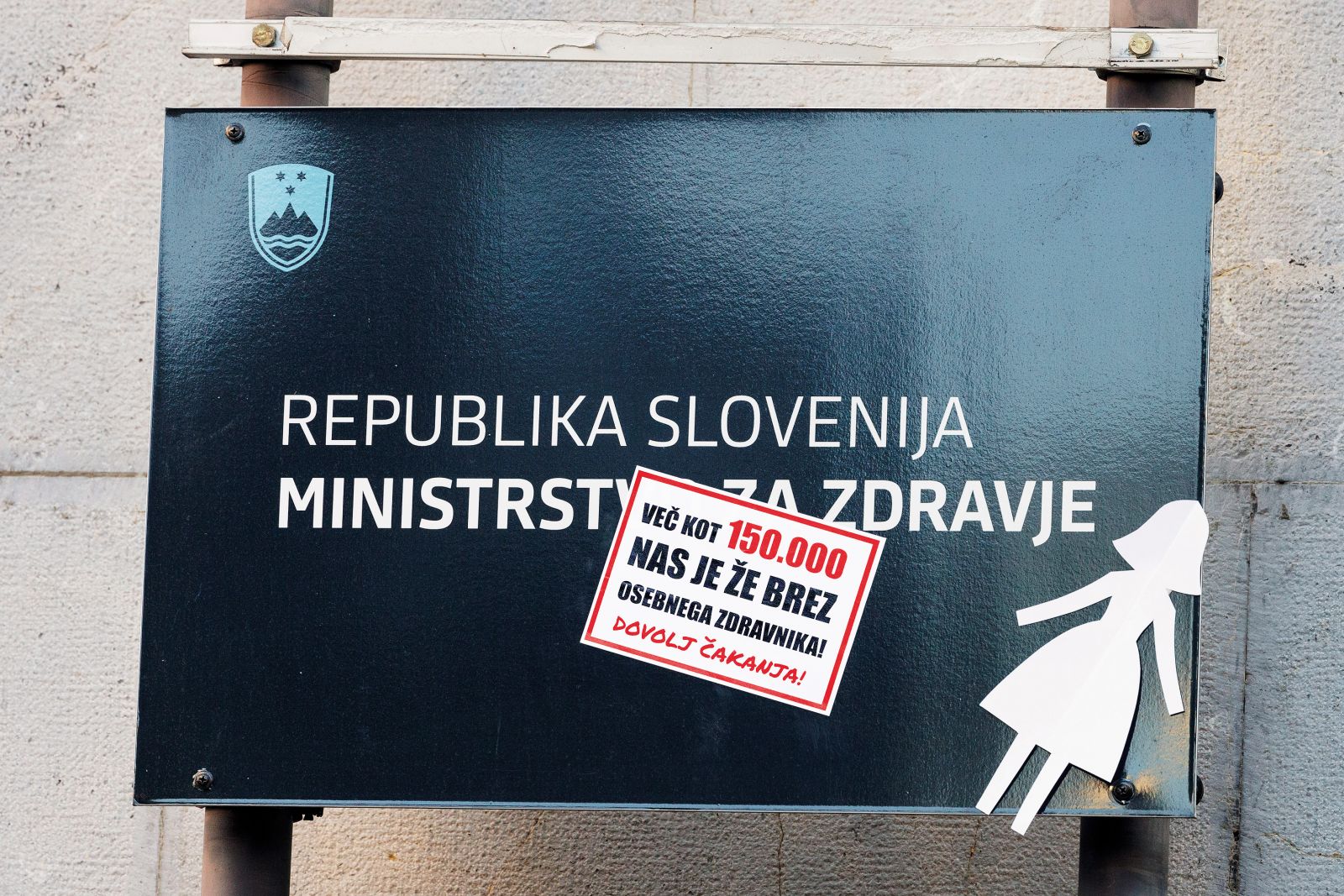 Protest iniciative Glas ljudstva pred stavbo ministrstva za zdravje | Luka Dakskobler