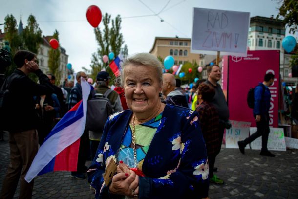 Angelca Likovič na shodu za življenje