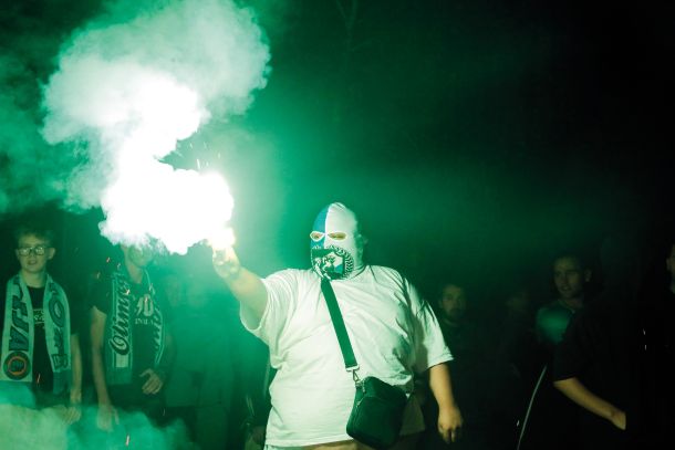 Sproščanje trdih delcev v zrak ob 35. obletnici ustanovitve navijaške skupine Green Dragons 