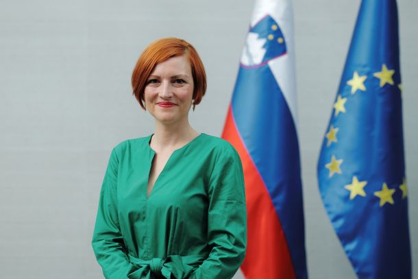 Knjižni sejem v Frankfurtu je po besedah Aste Vrečko prostor odpiranja dialoga in priložnost, da se znova osvetli trpljenje civilistov v tej in drugih vojnah ter v svet pošlje sporočilo miru in spoštovanja mednarodnega prava, vključno z Ženevsko konvencijo, ter zahtevo po takojšnji humanitarni oskrbi civilnega prebivalstva v Gazi