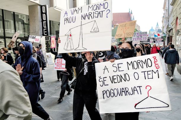 Protest Za avtonomijo naših teles kot odgovor na Pohod za življenje nasprotnikov splava. Sobota, 7. oktober 2023 v Ljubljani.