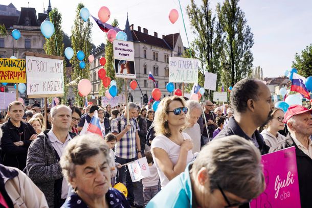 Sorodne neokonservativne skupine delujejo usklajeno, njihovi mehanizmi, jezik, ki ga uporabljajo, so povsod enaki. Pravijo, da so »za življenje«. Pa to res drži?