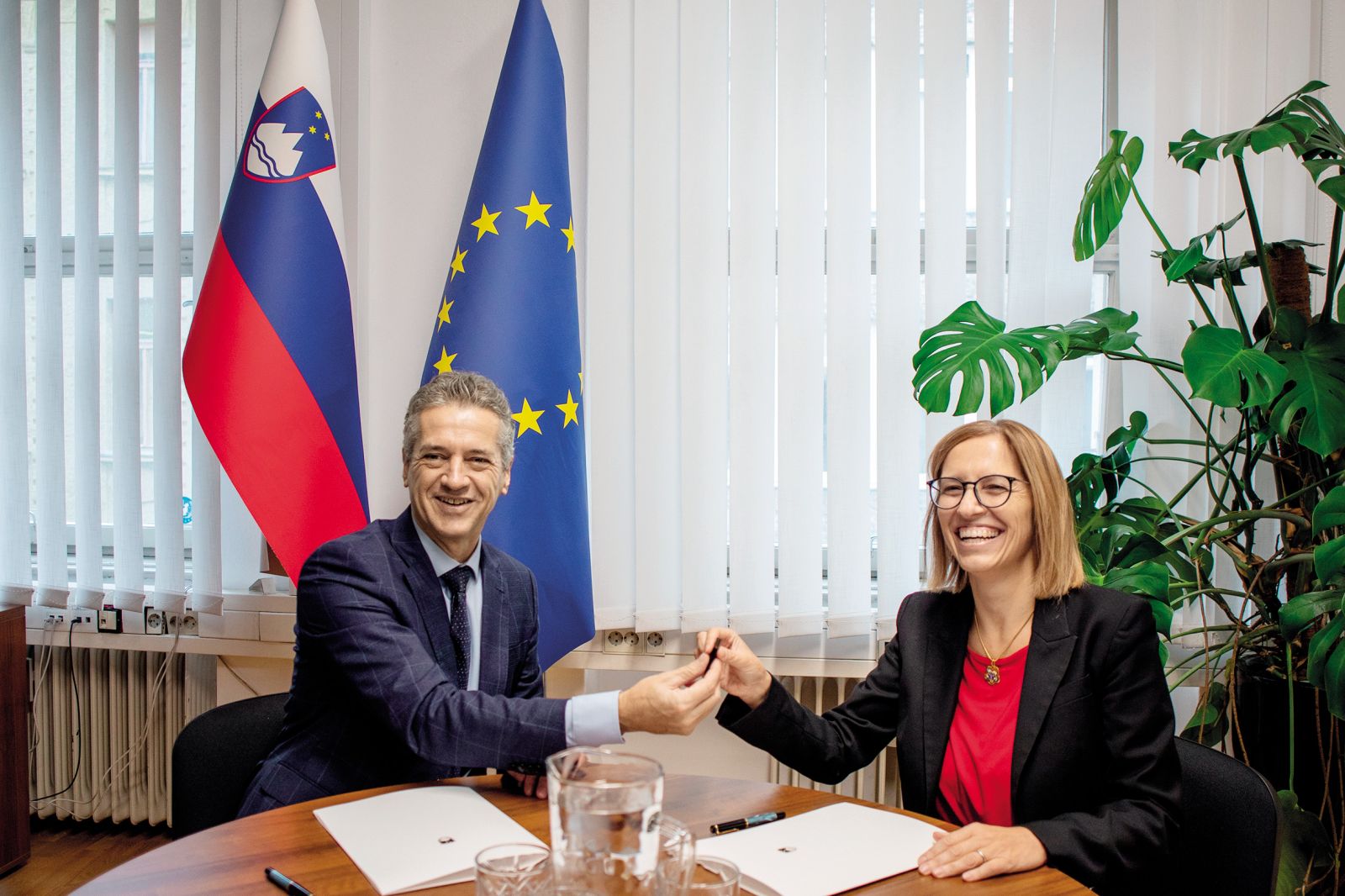 Primopredaja poslov novi ministrici za zdravje Valentini Prevolnik Rupel | Gašper Lešnik