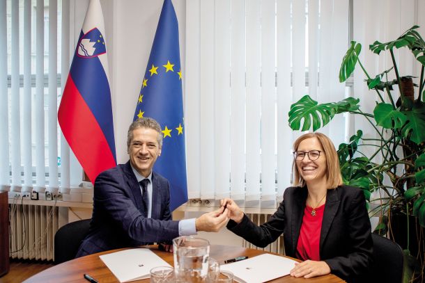 Primopredaja poslov novi ministrici za zdravje Valentini Prevolnik Rupel 