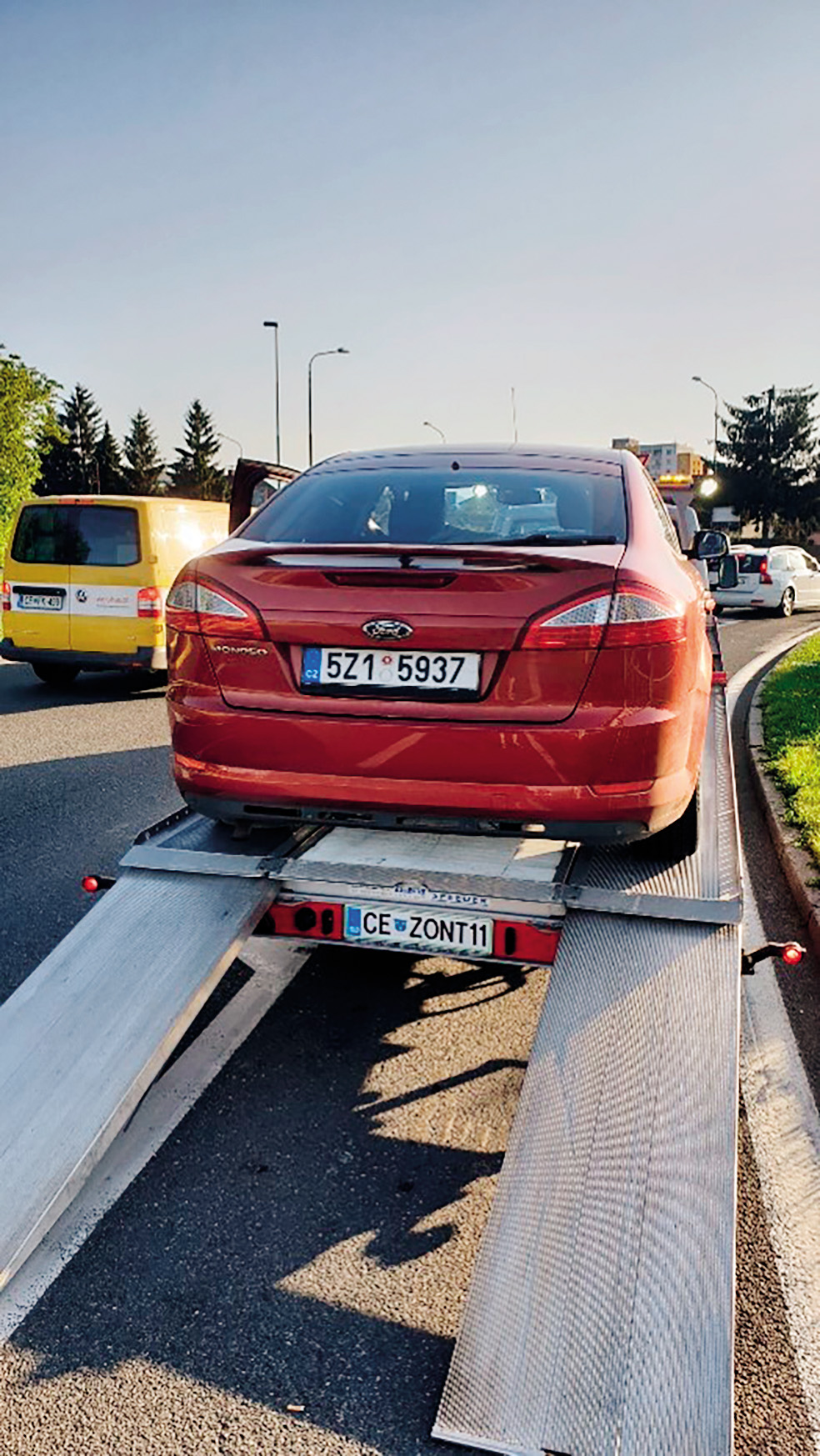 Rok Snežič se javno hvali z vplivom na Dars. Kjer pa so letos res najbolj nevestnim podjetnikom, s katerimi imajo pogodbe, pogledali skozi prste.