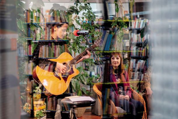 Alina Hirtl, Poezija na mestnih ulicah: pesniško-likovni večer, Knjižnica SG, KGLU, Slovenj Gradec 