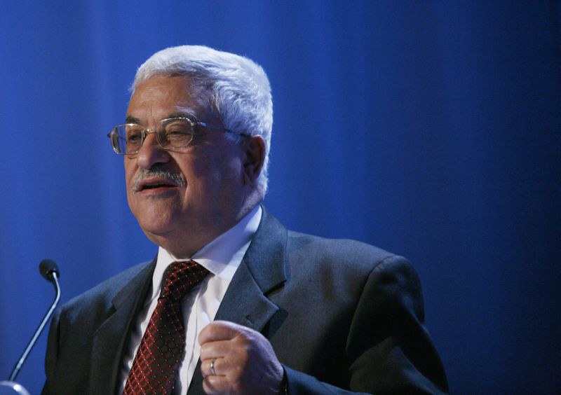 Izrael je zasedel Zahodni breg leta 1967 po arabsko-izraelski vojni, iz njegovega dela pa se je umaknil leta 2005. Na zasedenem območju, ki ga nadzirajo palestinske oblasti pod vodstvom Mahmuda Abasa, izvaja redne vojaške operacije.