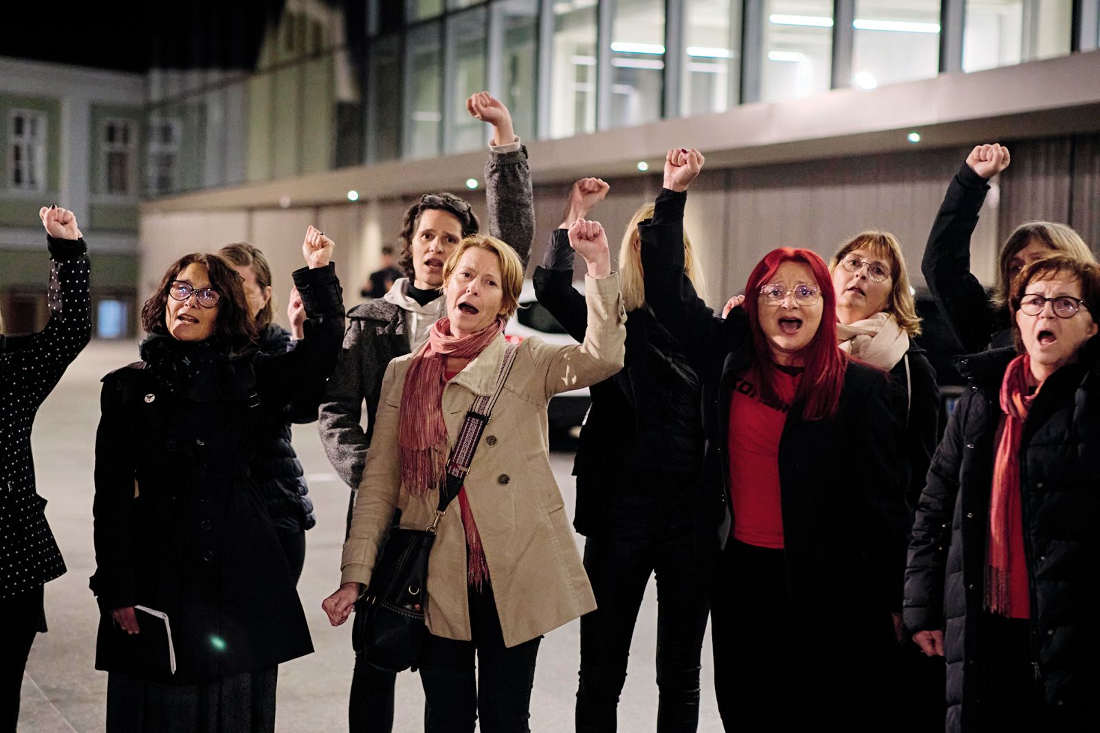 Kombinatke v podporo Neuporabnikom Roga pred Centrom Rog in na odprtju razstave Vedno na voljo, Moderna galerija, LJ | Janez Zalaznik