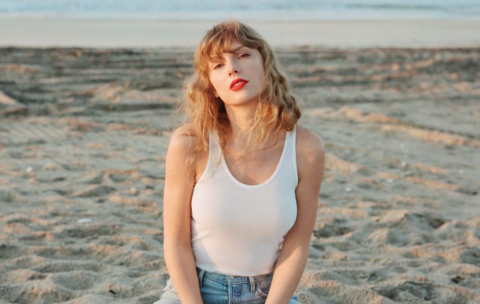 Taylor Swift je poustvarila ploščo 1989 in s tem prebrisano prevzela lastništvo nad svojimi prelomnimi uspešnicami.