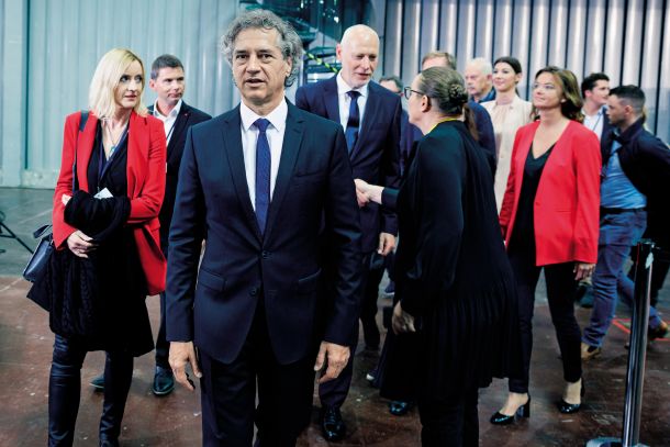 Bo Robert Golob zmogel voditi vlado brez visoke podpore javnosti?