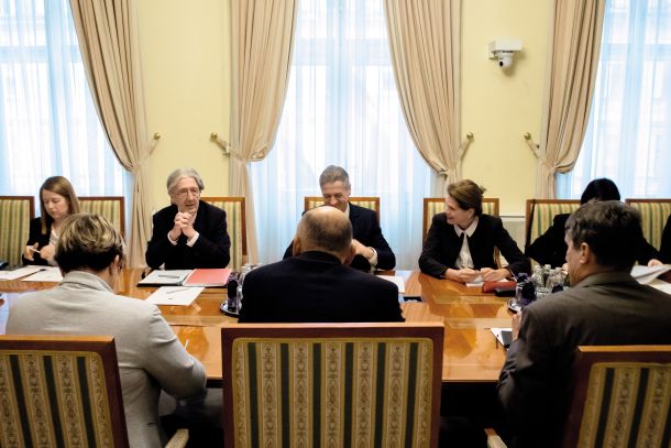 Posvet vodij parlamentarnih strank o Zakonu o obnovi