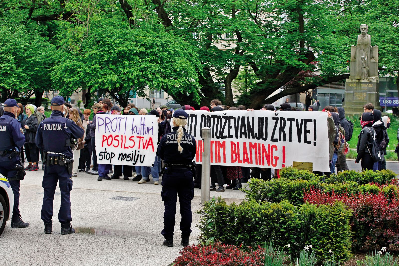 Protest proti kulturi posilstva par dni preden je sodišče peterico fantov oprostilo obtožbe, da so na pokopališču skupinsko posilili 15-letno dekle. Ljubljana, 8. maj 2023