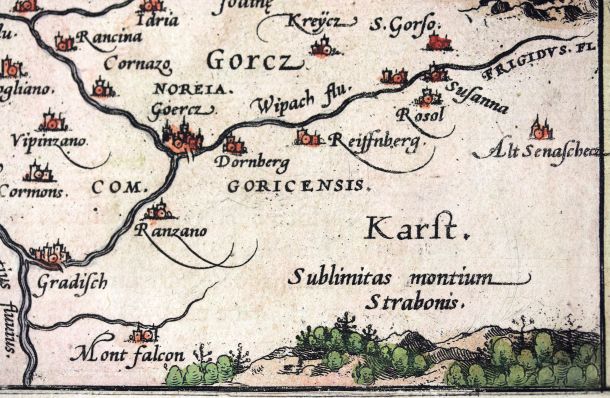 Izsek iz Orteliusovega zemljevida iz leta 1603 Carinthiae ducatus et Goritiae palatinus … Kras je na zemljevidu lepo ilustriran s kraško gmajno – kamnitim travnikom in redkim grmiščem.