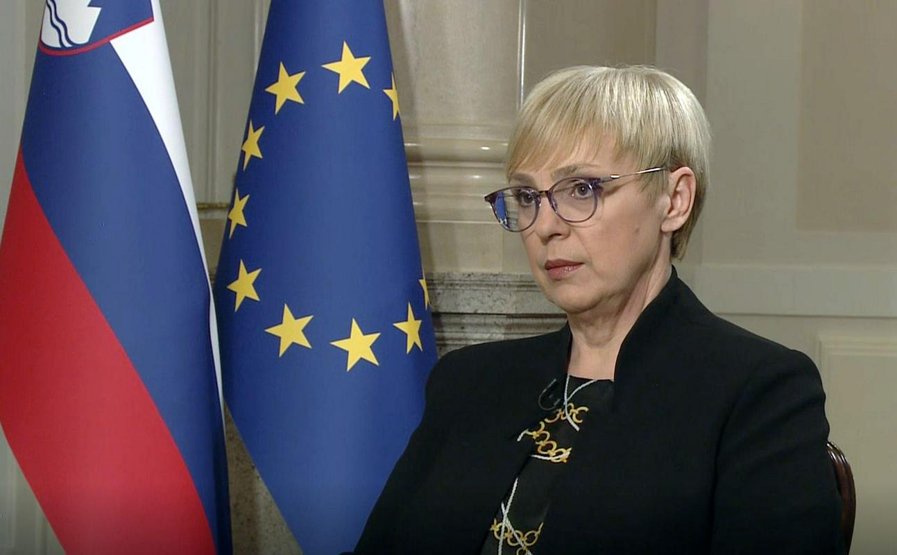 Nataša Pirc Musar, predsednica republike, med intervjujem na TV Slovenija