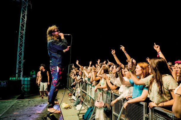 Nastop skupine MRFY na lanskem festivalu Ale v Pale; frontman Gregor Štrasbergar - Štras bo nastopil tudi na letošnjem prednovoletnem žuru v Kinu Šiška. 