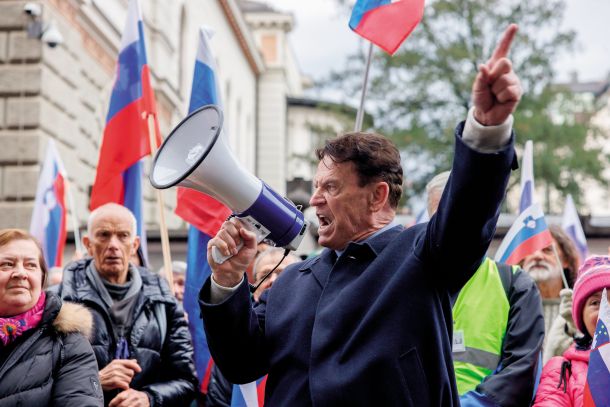 Pavel Rupar na še enem protestu upokojencev 