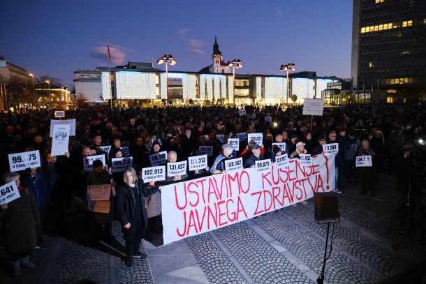 Protest pacientov na Trgu republike