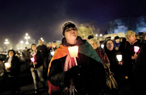 Pohod v podporo azbestnim bolnikom v času, ko je pred italijanskimi sodišči potekal eden od procesov zoper švicarskega milijarderja Stephana Schmidheinyja 