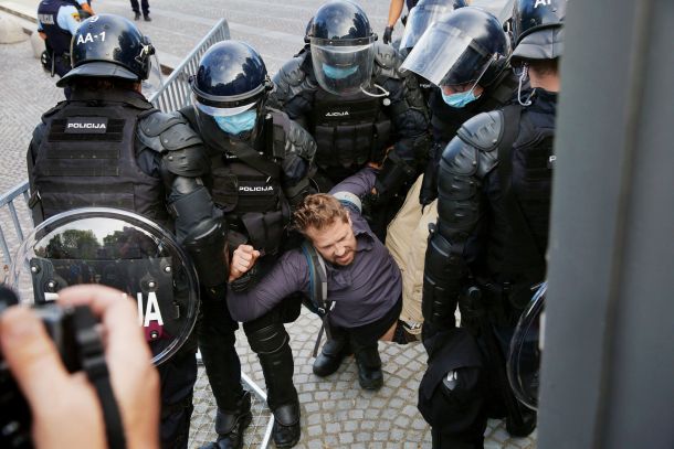 Policija je bila v času Janševe vlade žal prisiljena grobo kršiti človekove pravice