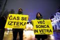 Opozorilo na nujnost opustitve fosilnih goriv, akcija Greenpeacea Slovenija ob podnebni konferenci COP28, LJ