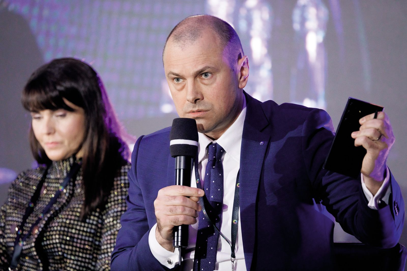 Vsevedni predsednik uprave NLB Blaž Brodnjak vodi ameriško gospodarsko zbornico, še eno od številnih menedžerskih združenj, ki pri socialnem dialogu ne sodelujejo.