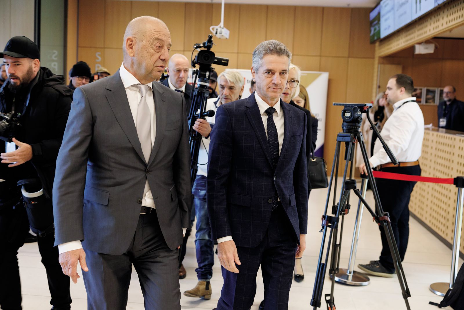 Tibor Šimonka, predsednik GZS, in premier Robert Golob na vrhu gospodarstva. Delodajalci so ugotovili, da lahko več dosežejo z lobiranjem kot pa s pogovori s sindikalno stranjo.