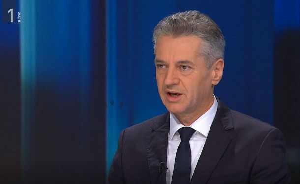 Robert Golob med pogovorom za TV Slovenija