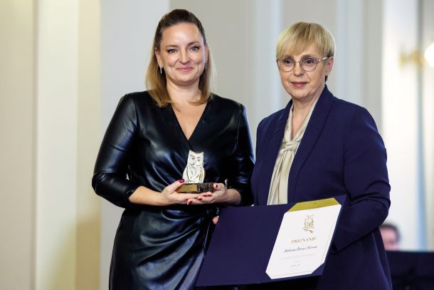 Priznanje predsednice republike za delo na področju človekovih pravic Katarini Bervar Sternad 