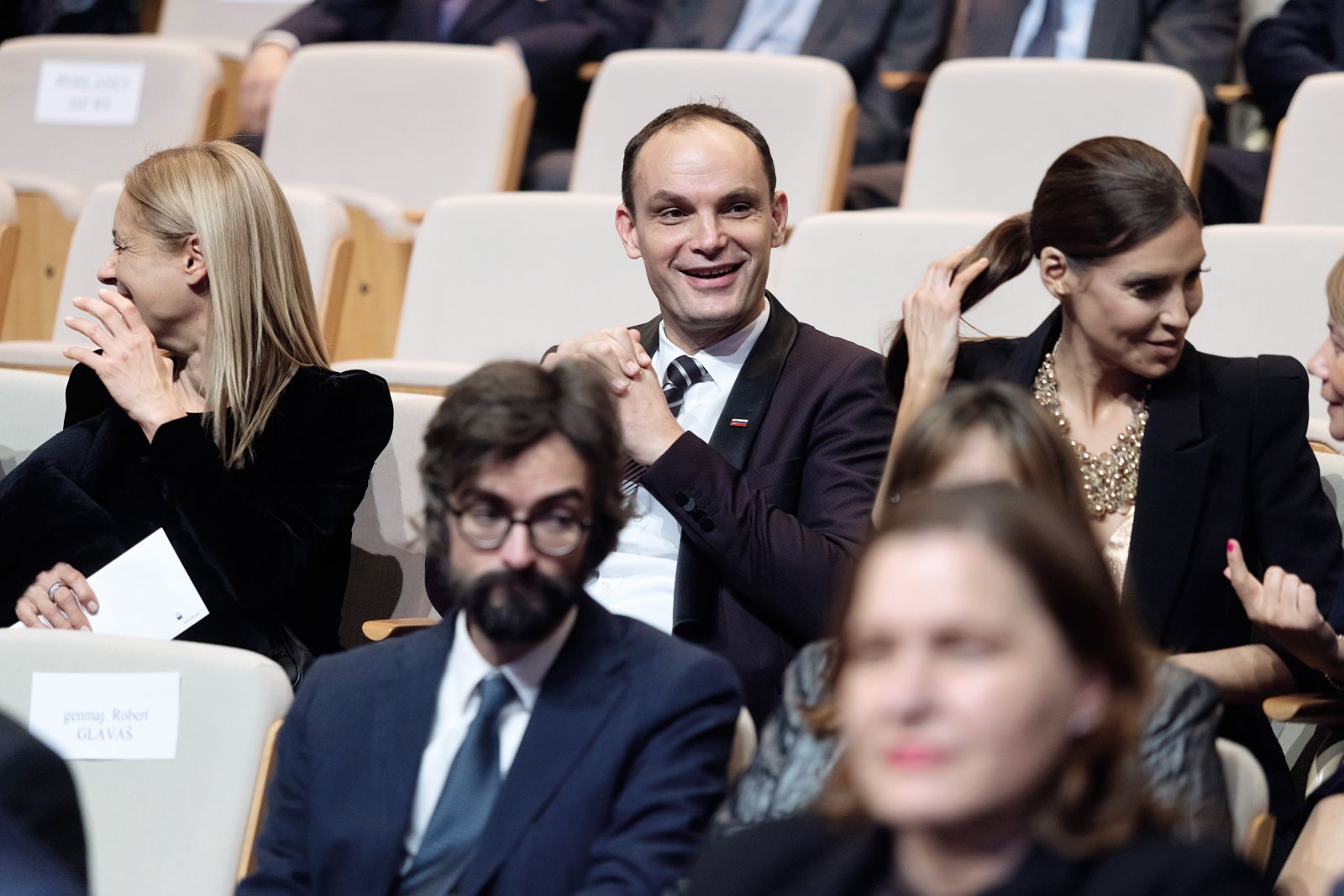 Razposajeni Anže Logar prav tam | Željko Stevanić