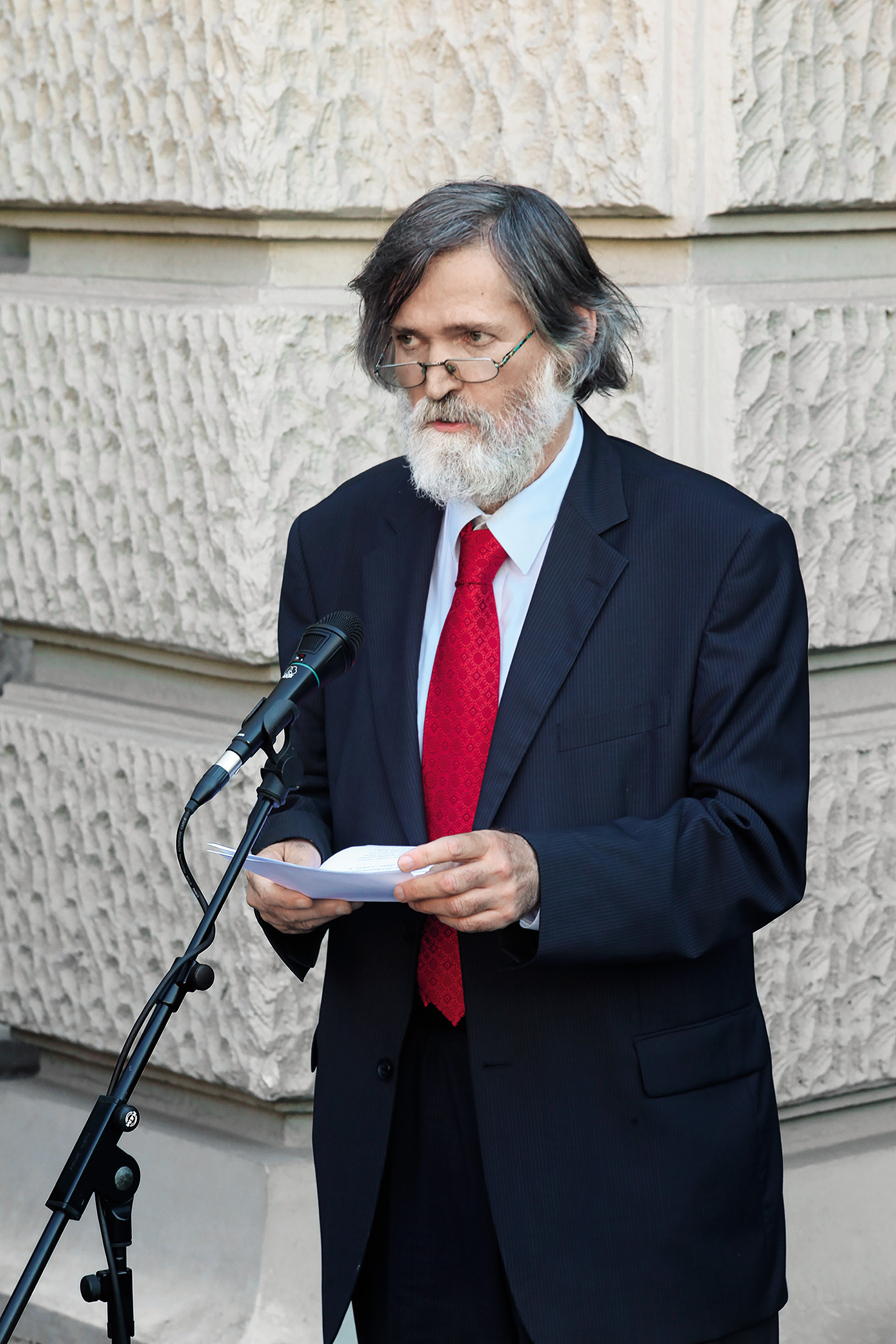 Milček Komelj ima največ zaslug za to, da je leta 2000 nagrado Prešernovega sklada dobil pater Ivan Rupnik.