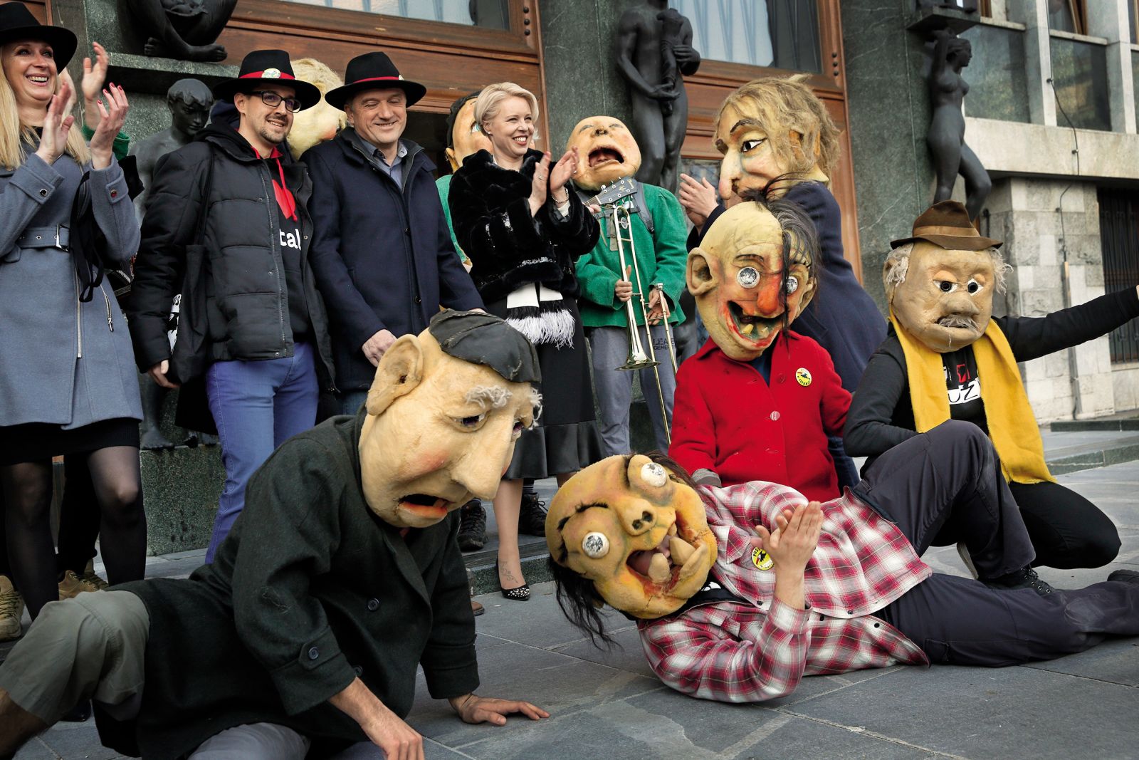 Predsednica Državnega zbora Urška Klakočar Zupančič med Butalci iz Cerknice | Borut Krajnc