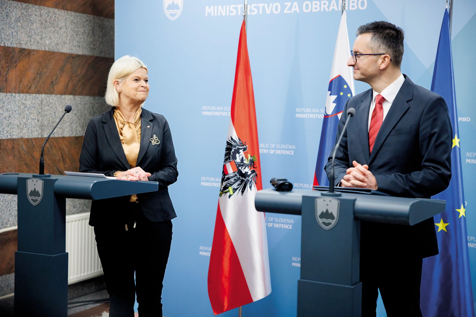 Obisk avstrijske obrambne ministrice Klaudie Tanner v primernem trenutku | Luka Dakskobler