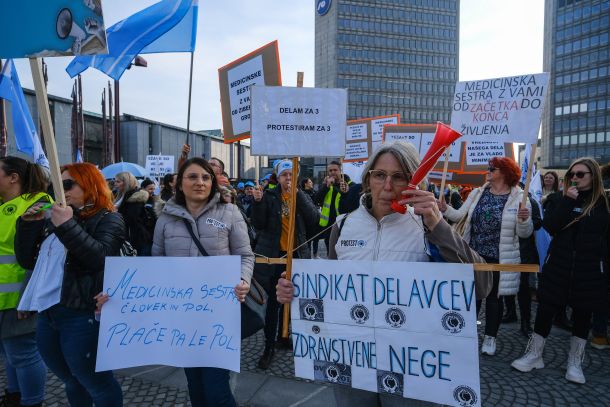 Protest na Trgu republike v Ljubljani