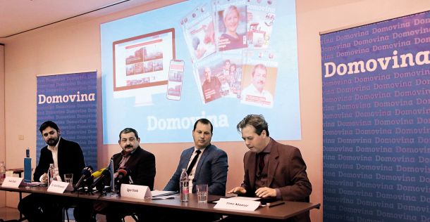 Začetek novega medijskega projekta, pod okrilje katerega je padla tudi Domovina. Na fotografiji so (od leve proti desni): odgovorni urednik spletne Domovine Rok Čakš, mecen Aleš Štrancar, direktor Iskrenih Igor Vovk in odgovorni urednik tednika Domovina Tino Mamić.