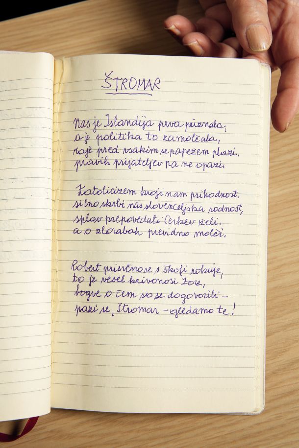 rokopis pesmi Štromar, namenjena je predsedniku vlade robertu Golobu, ki bo izšla v prihajajoči zbirki satiričnih pesmi, poimenovani Golobnjak 