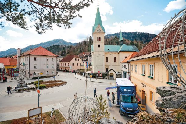 Obisk potujoče banke v Črni na Koroškem