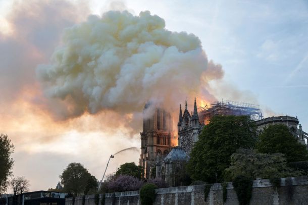 Požar v pariški katedrali Notre-Dame, 15. aprila 2019