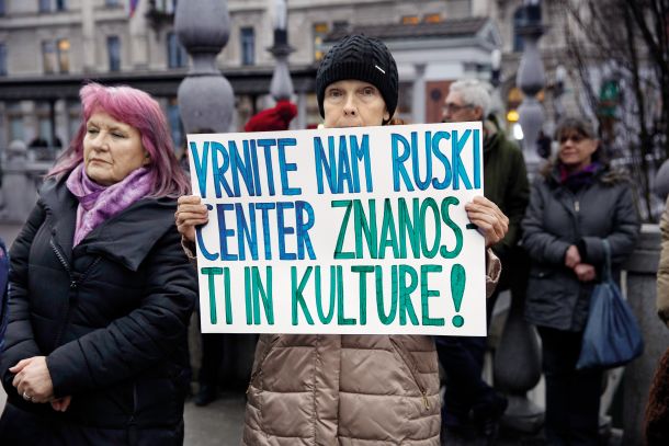 Demonstracije proti pošiljanju orožja v Ukrajino v Ljubljani 