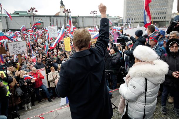 V sredo so se na Trgu Republike že drugič zbrali Ruparjevi upokojenci. Shod nameravajo ponoviti prihodnji mesec.