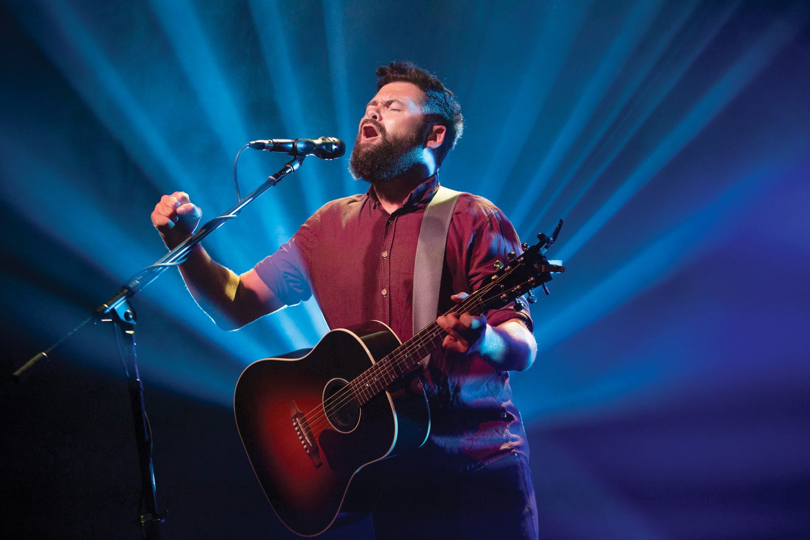 Več kot 3,2 milijarde ogledov na YouTubu: Passenger (Mike Rosenberg), Kino Šiška, LJ | Borut Krajnc