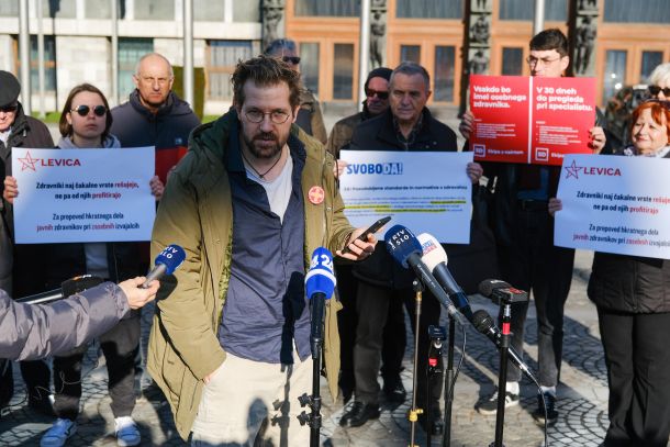 Iniciativa Glas ljudstva je v Državni zbor vložila predlog spremembe zakona o nujnih ukrepih za zagotovitev stabilnosti zdravstvenega sistema (ZNUZSZS-B), ki ga je podprlo preko 6.700 državljank in državljanov